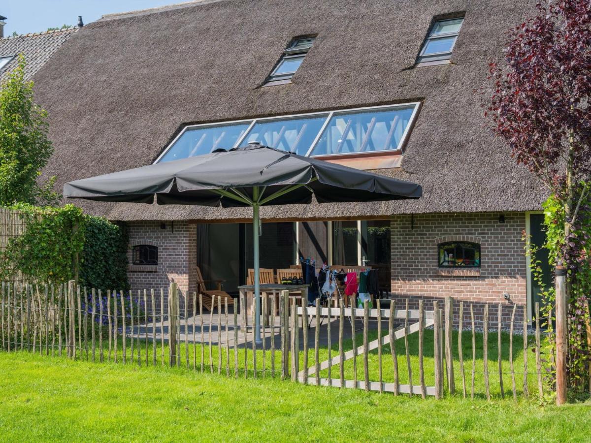 Grandeur Farmhouse In Dwingeloo At A National Park Villa Bagian luar foto