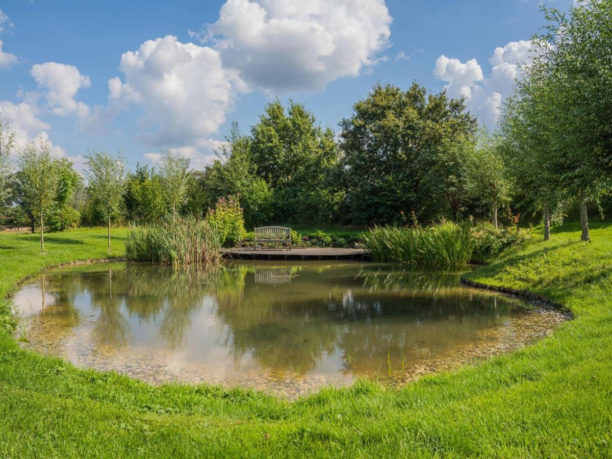 Grandeur Farmhouse In Dwingeloo At A National Park Villa Bagian luar foto